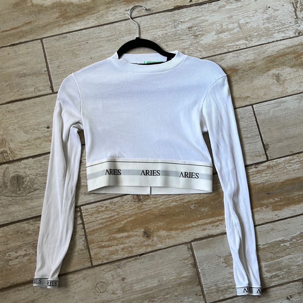 Aries Arise size 2 white crop long sleeve top